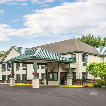 Econo Lodge Glens Falls - Lake George Exterior photo
