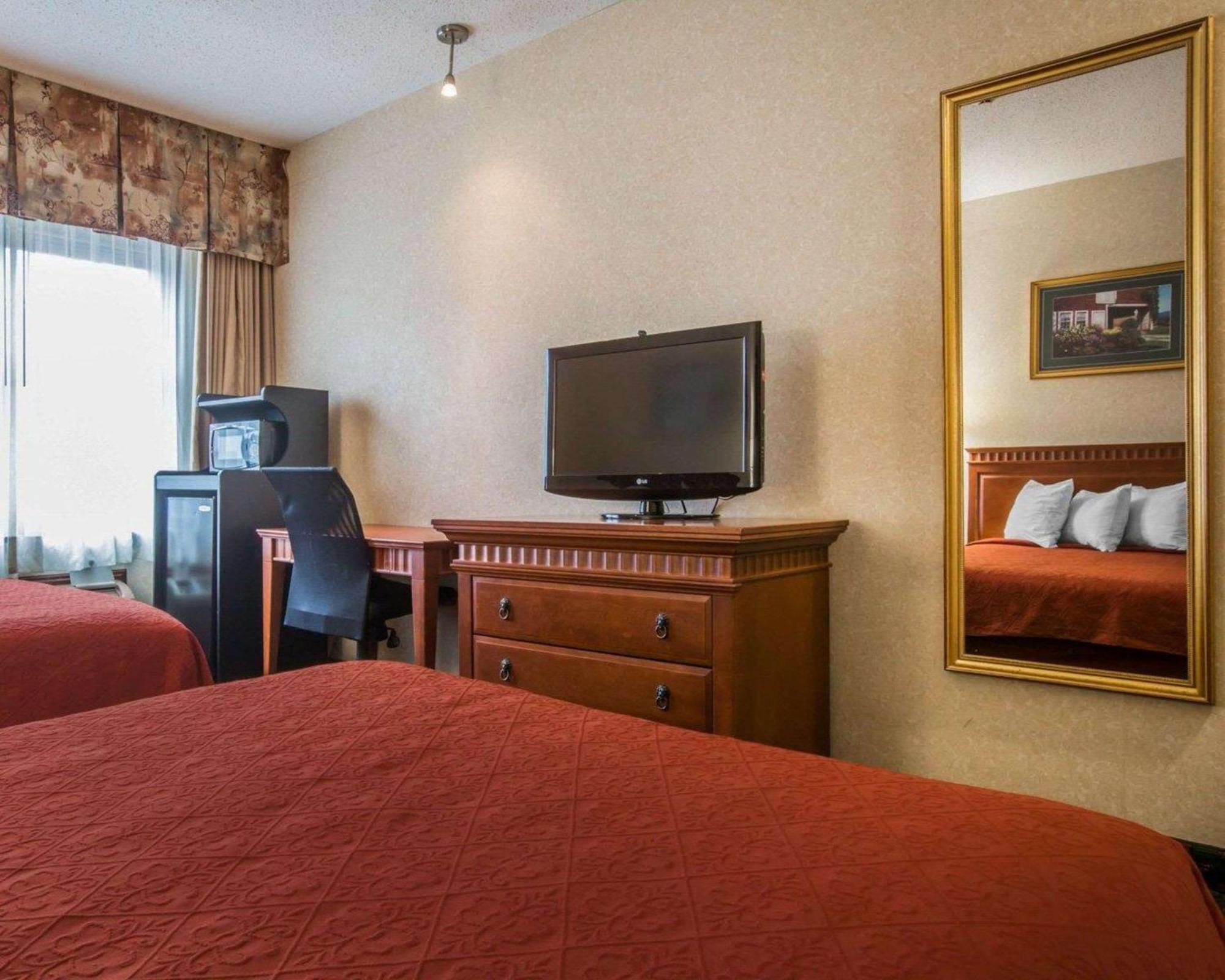 Econo Lodge Glens Falls - Lake George Exterior photo