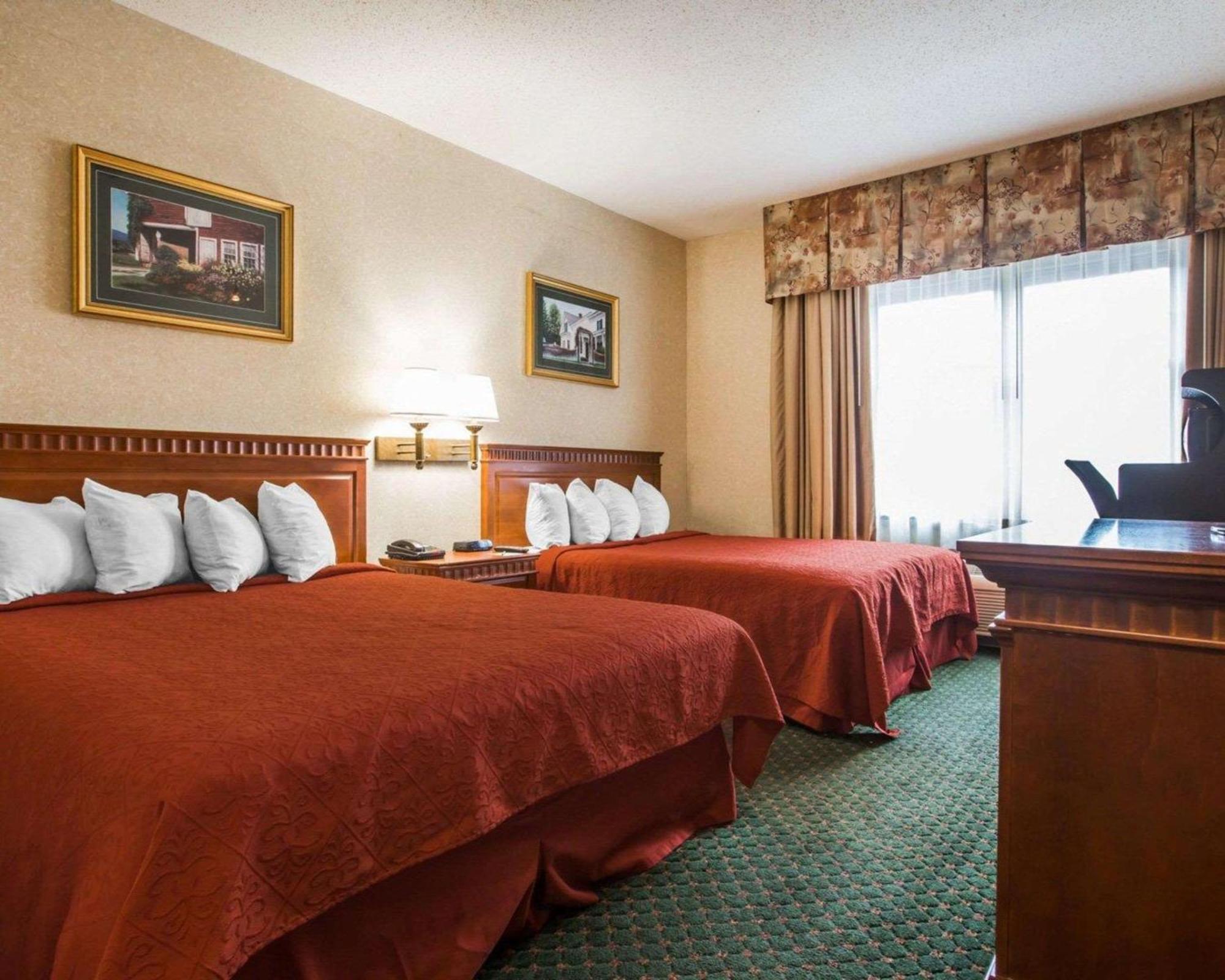 Econo Lodge Glens Falls - Lake George Exterior photo
