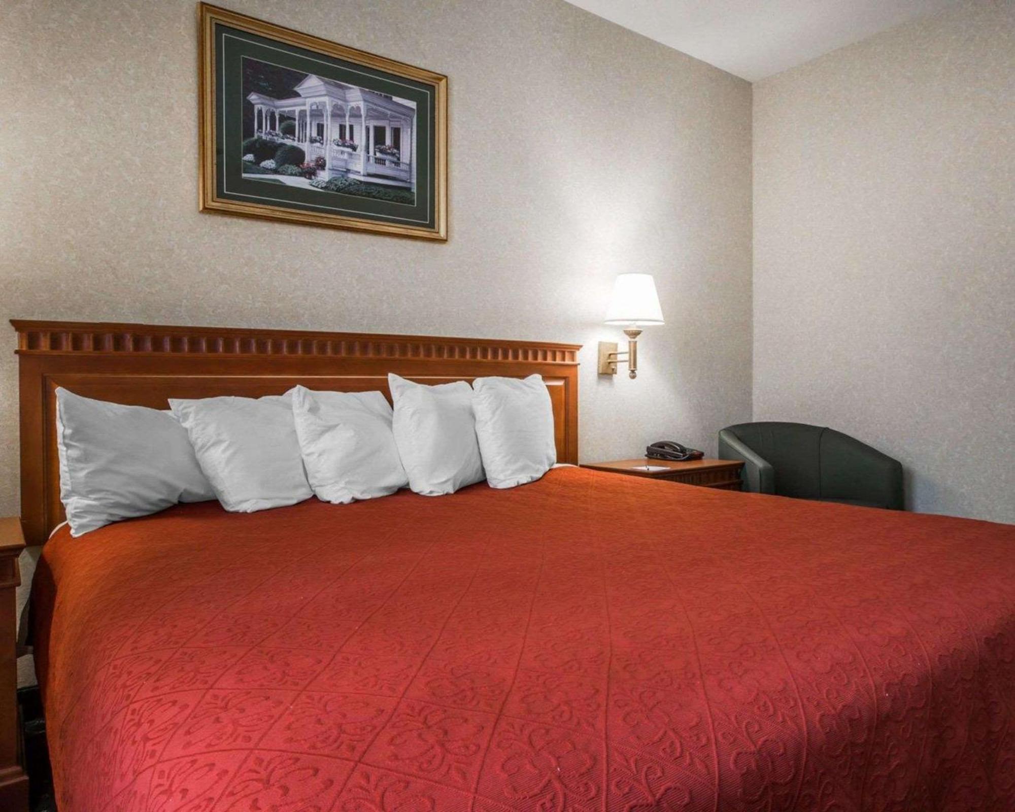 Econo Lodge Glens Falls - Lake George Exterior photo