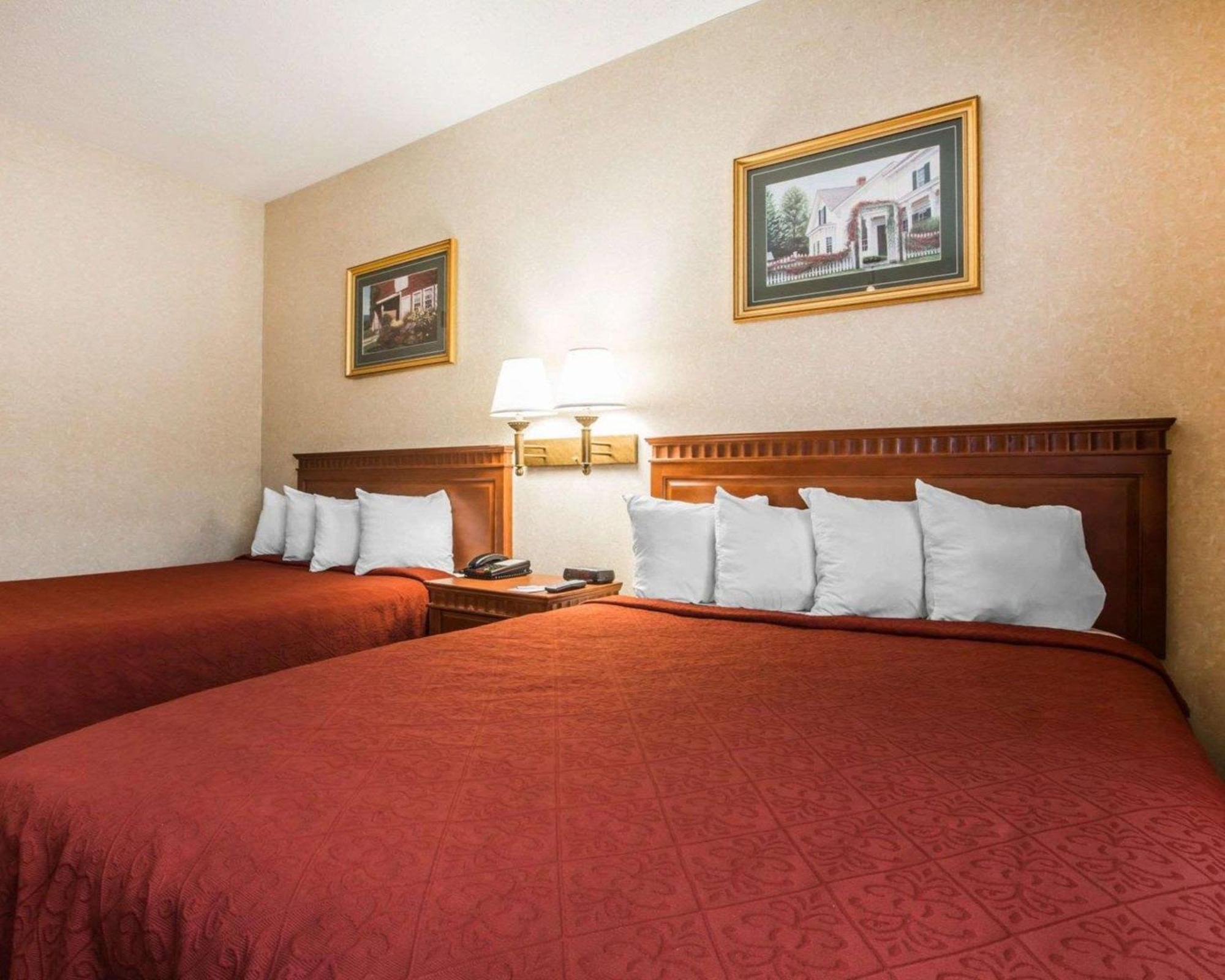 Econo Lodge Glens Falls - Lake George Exterior photo