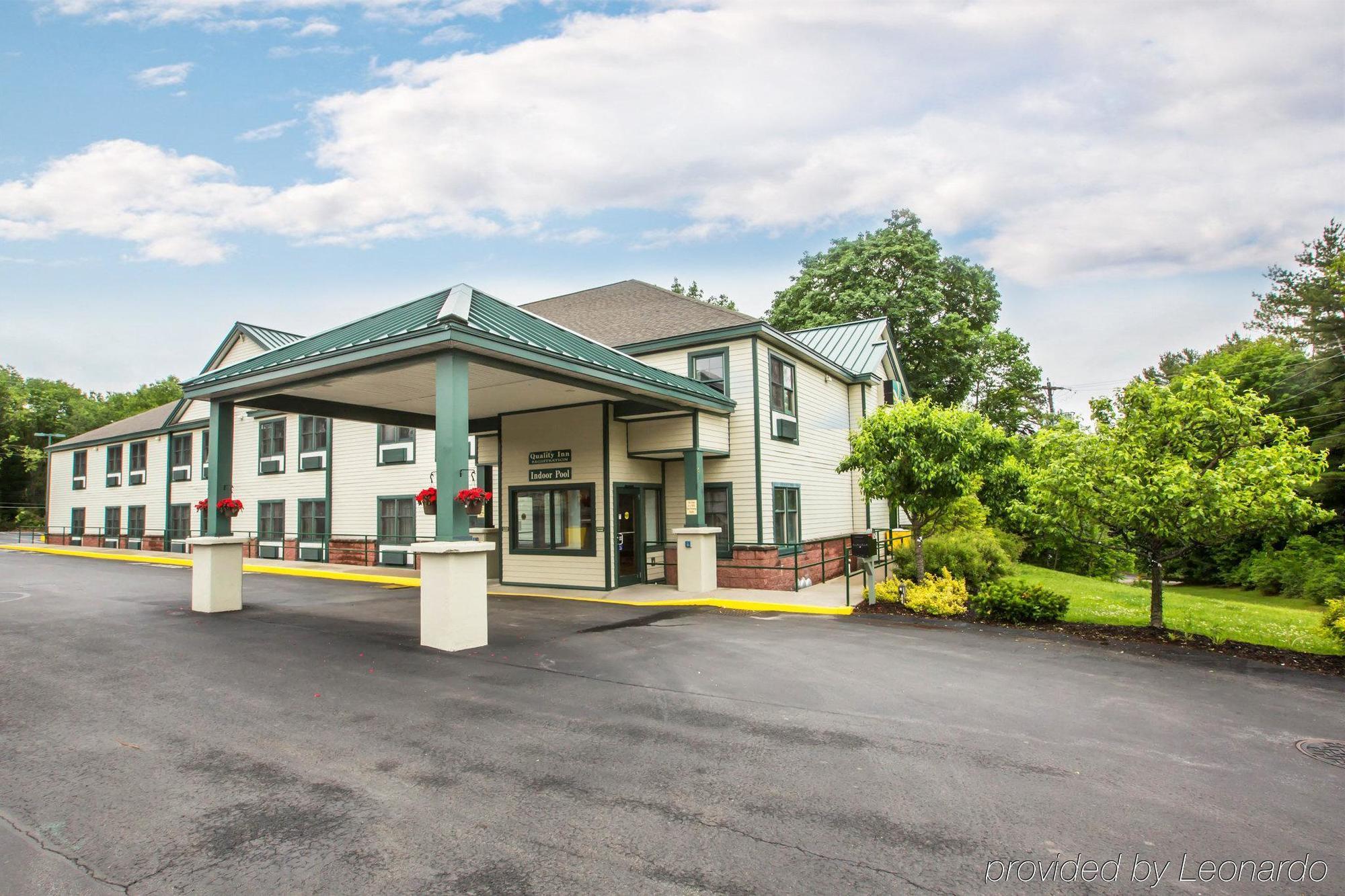 Econo Lodge Glens Falls - Lake George Exterior photo