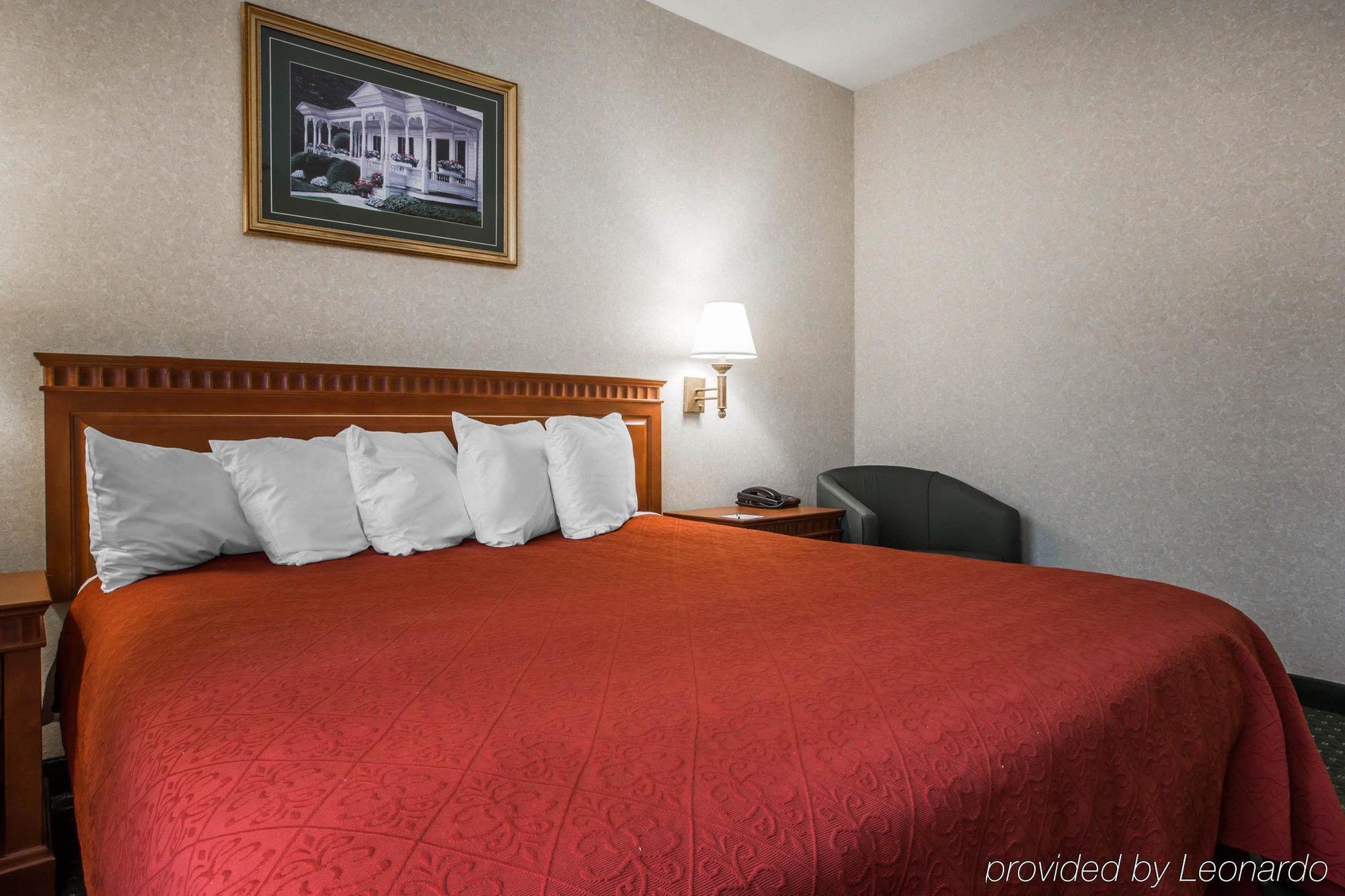 Econo Lodge Glens Falls - Lake George Exterior photo
