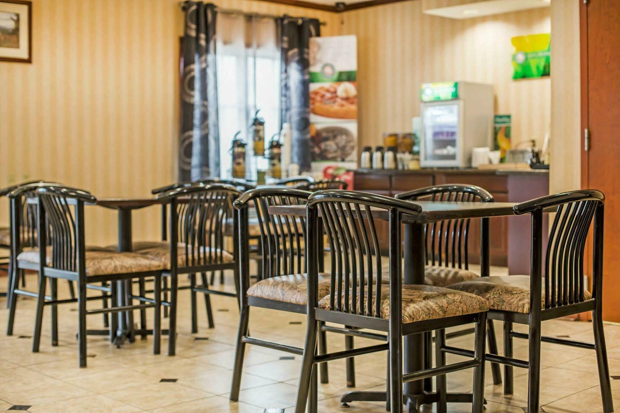 Econo Lodge Glens Falls - Lake George Exterior photo